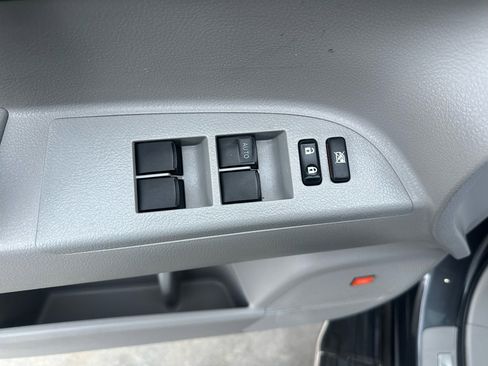 Used 2013 Toyota Highlander Limited image 38