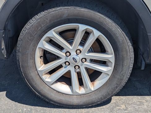 Used 2017 Ford Explorer XLT FWD image 10