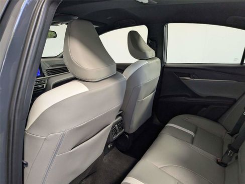 Used 2025 Toyota Camry SE image 35