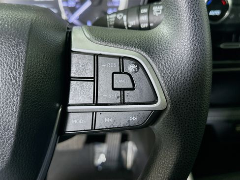 Used 2023 Toyota Highlander L FWD image 17