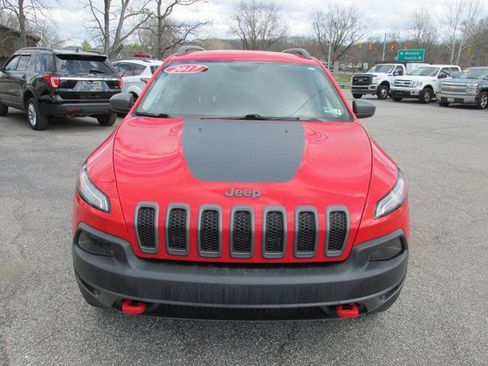 Used 2017 Jeep Cherokee Trailhawk w/ Cold Weather Group AWD/4WD image 2