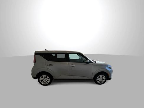 Used 2023 Kia Soul LX FWD image 9