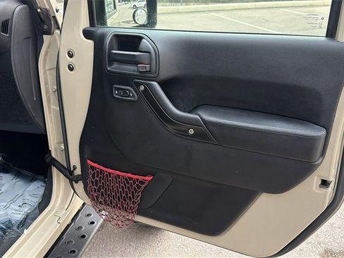 Used 2017 Jeep Wrangler Rubicon image 36