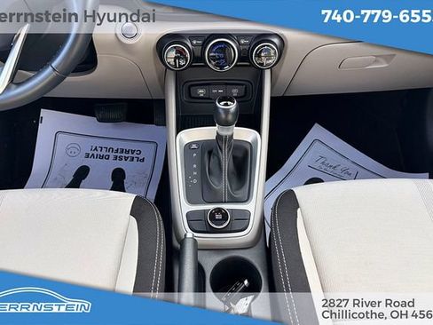 Used 2024 Hyundai Venue SEL FWD image 13