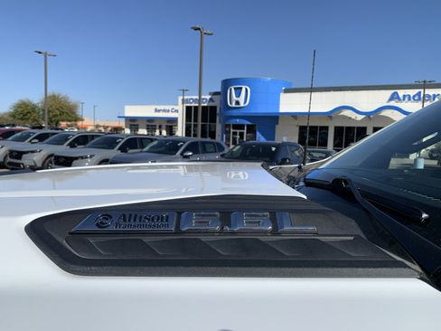 Used 2024 Chevrolet Silverado 2500 Custom w/ Custom Value Package image 2