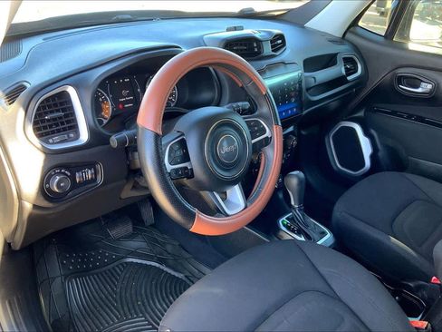 Used 2018 Jeep Renegade Latitude image 17