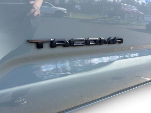 Used 2022 Toyota Tacoma TRD Off-Road AWD/4WD image 35