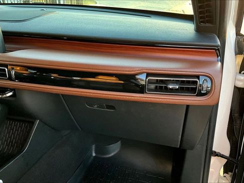 Used 2023 Lincoln Aviator Grand Touring w/ Class IV Trailer Tow Package image 21