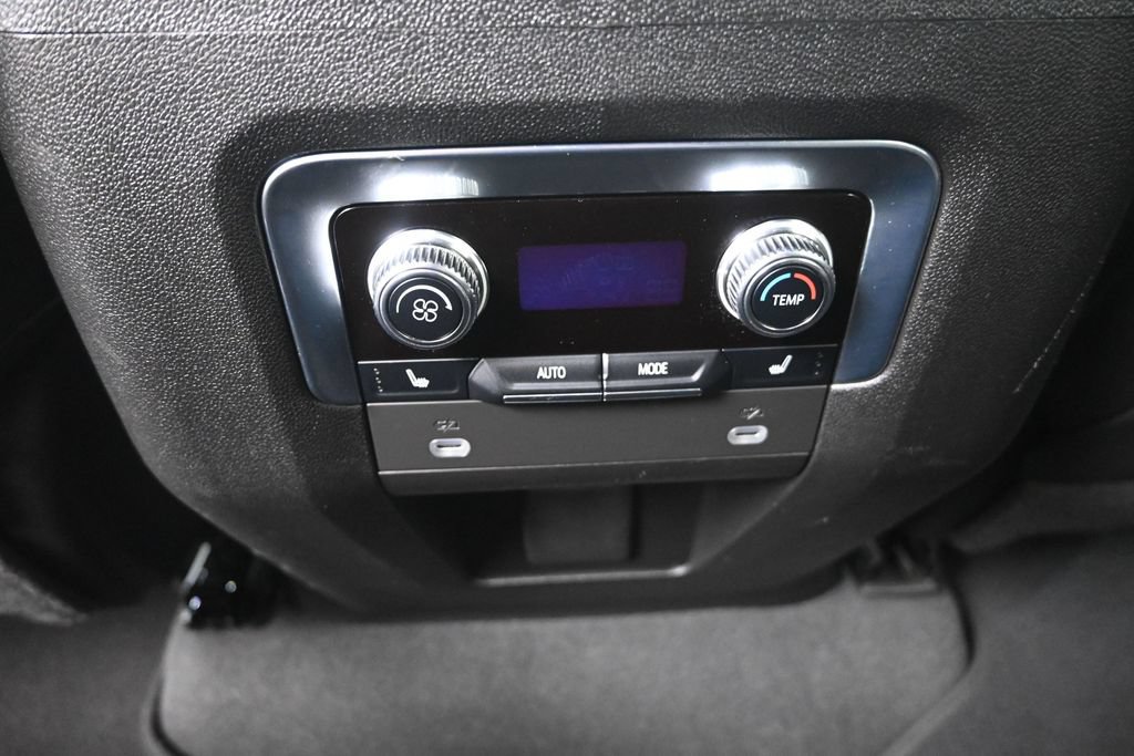 Used 2023 GMC Yukon XL AT4 w/ Technology Package AWD/4WD image 30