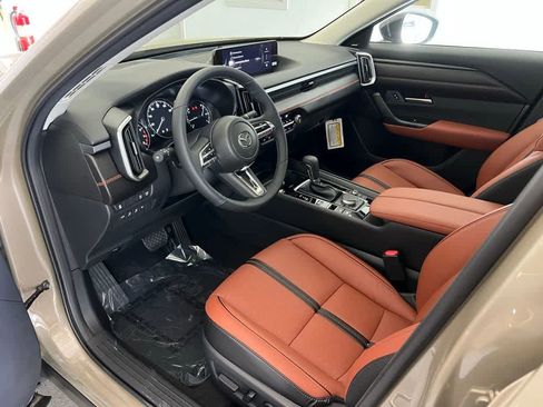 Used 2025 MAZDA CX-50 AWD 2.5 Turbo w/ Premium Pkg image 11