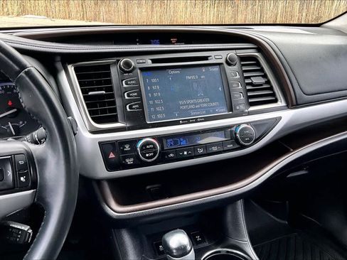 Used 2016 Toyota Highlander XLE image 7