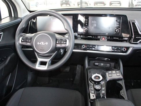 Used 2023 Kia Sportage LX image 2