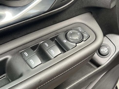 Used 2022 GMC Terrain SLT w/ Tech Package FWD image 13