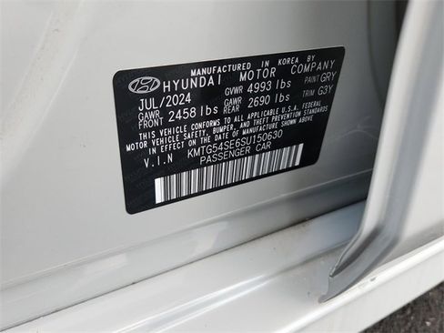 Used 2025 Genesis G70 3.3T Advanced image 32