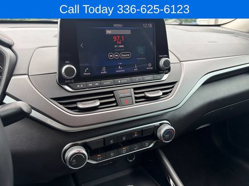 Used 2025 Nissan Altima 2.5 SR AWD/4WD image 18