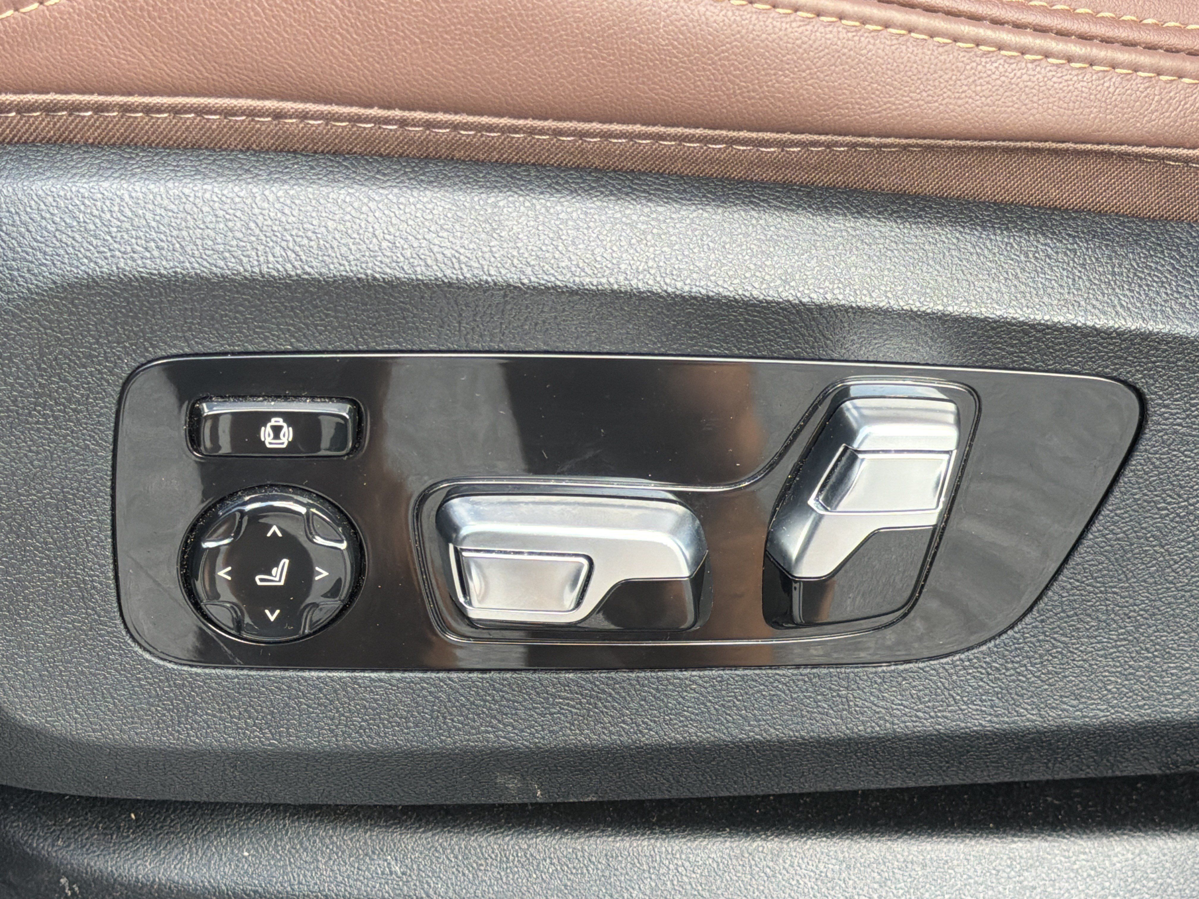 Certified 2026 BMW X6 xDrive40i AWD/4WD image 30