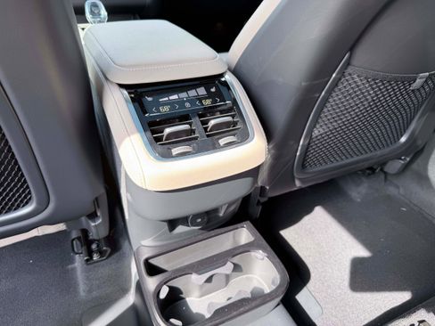New 2026 Volvo XC90 B5 Ultra w/ Protection Package Premier AWD/4WD image 16