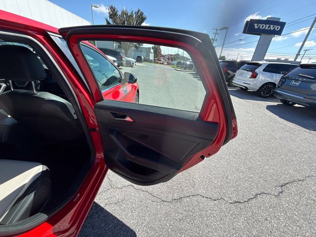 Used 2019 Volkswagen Jetta R-Line FWD image 6