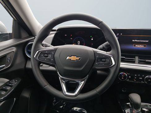 Certified 2025 Chevrolet Trax LT w/ Driver Confidence Package FWD image 12