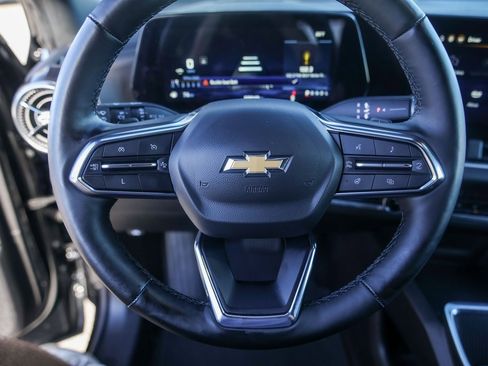 Used 2025 Chevrolet Equinox LT w/ Safety and Technology Package image 12