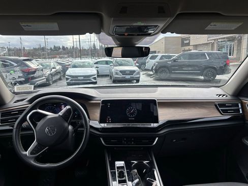 Used 2024 Volkswagen Atlas SE AWD/4WD image 6