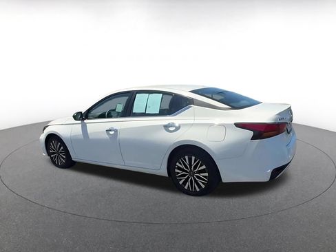 Used 2025 Nissan Altima 2.5 SV FWD image 10