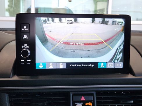 Used 2025 Honda Pilot Touring image 17