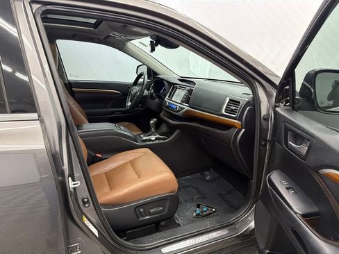 Used 2018 Toyota Highlander Limited Platinum image 15