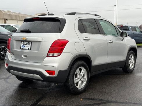 Used 2019 Chevrolet Trax LT w/ LT Convenience Package image 3