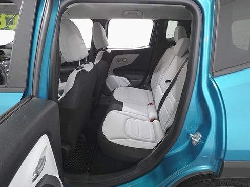 Used 2022 Jeep Renegade Latitude w/ Convenience Group image 23