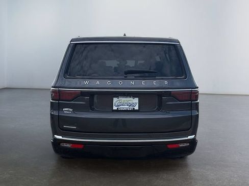 Used 2023 Jeep Wagoneer 4WD image 4