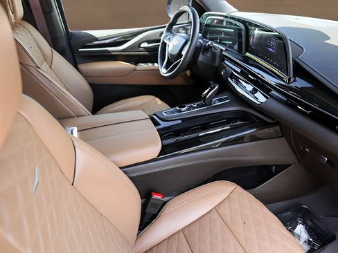 Used 2023 Cadillac Escalade Premium Luxury w/ Performance Package RWD image 30