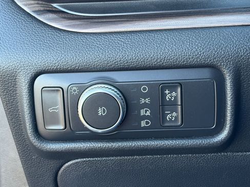 Used 2020 Ford Explorer Limited AWD/4WD image 9