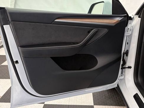 Used 2024 Tesla Model Y Long Range AWD/4WD image 19
