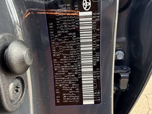 Used 2025 Toyota Corolla LE FWD image 27
