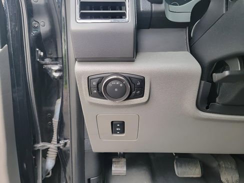 Used 2017 Ford F150 XLT w/ Equipment Group 302A Luxury AWD/4WD image 15