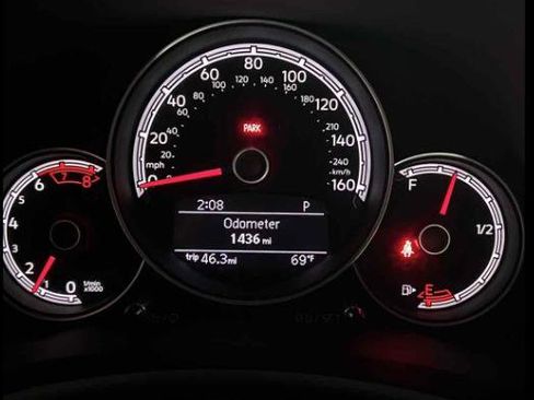 Used 2019 Volkswagen Beetle 2.0T SE FWD image 3