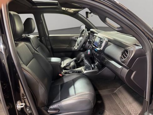 Used 2023 Toyota Tacoma TRD Off-Road w/ TRD Premium Off Road Package AWD/4WD image 20