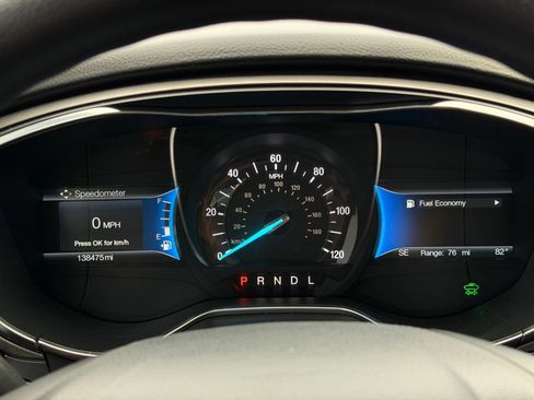 Used 2018 Ford Fusion SE FWD image 28