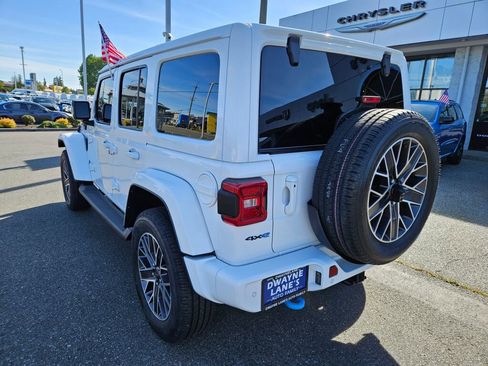 Used 2022 Jeep Wrangler Unlimited Sahara AWD/4WD image 3