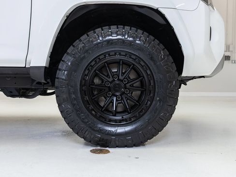 Used 2021 Toyota 4Runner TRD Off-Road AWD/4WD image 12