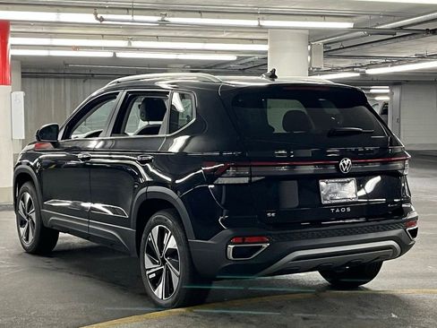 New 2026 Volkswagen Taos SE AWD/4WD image 3