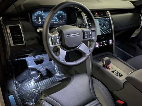 New 2026 Land Rover Discovery S AWD/4WD image 16