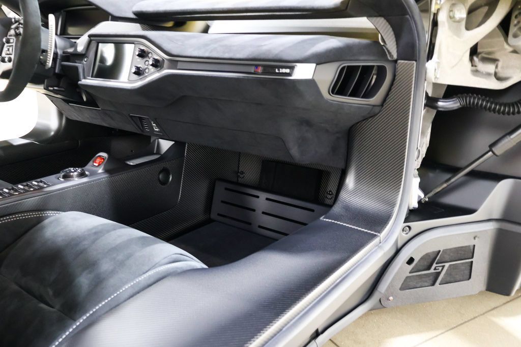 Used 2020 Ford GT Carbon Series RWD image 56