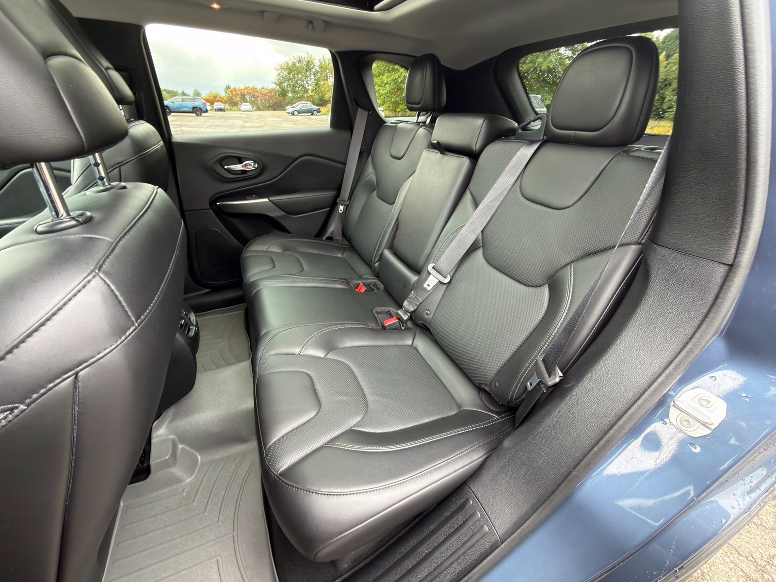 Used 2019 Jeep Cherokee Limited AWD/4WD image 29
