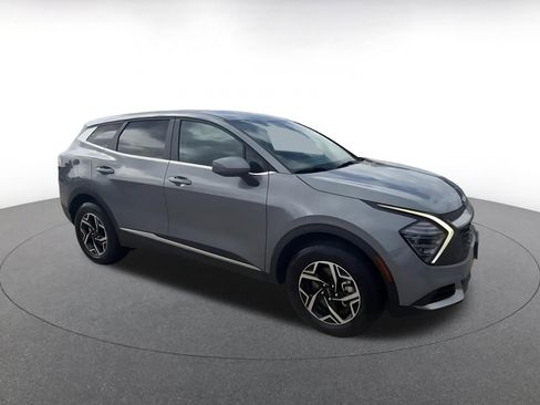 Used 2025 Kia Sportage LX image 2