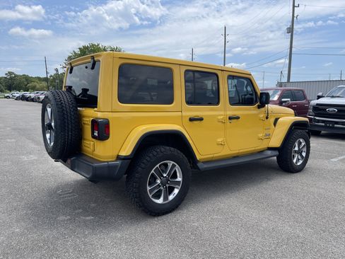 Used 2019 Jeep Wrangler Unlimited Sahara w/ Cold Weather Group AWD/4WD image 2