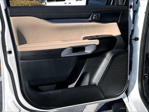 Used 2025 Ford Ranger Lariat w/ Chrome Accent Package image 20