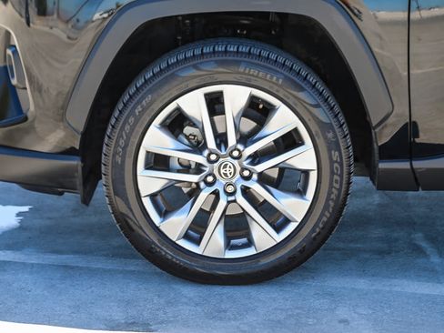 Used 2022 Toyota RAV4 XLE Premium FWD image 10