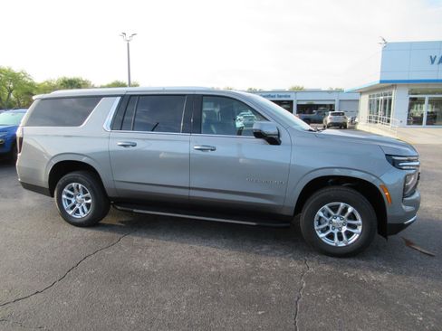 New 2026 Chevrolet Suburban LT w/ Comfort Package RWD image 4